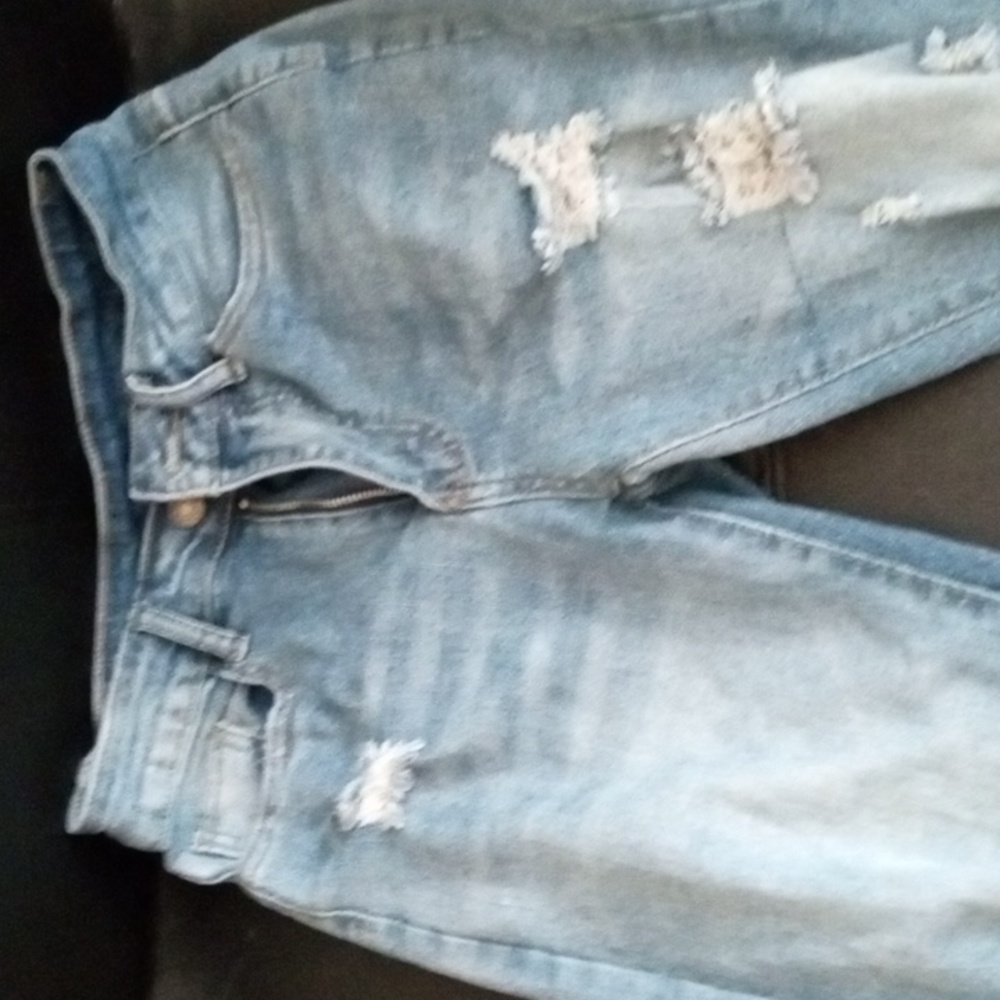 Distressed stretch skinny jeans